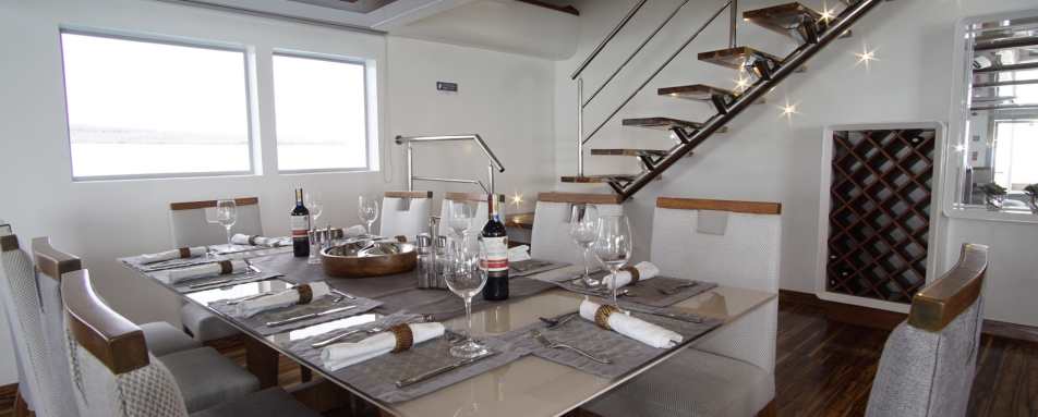 Infinity Yacht Dining 