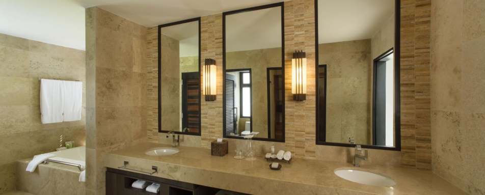 Terrace Room bathroom - Pikaia Lodge