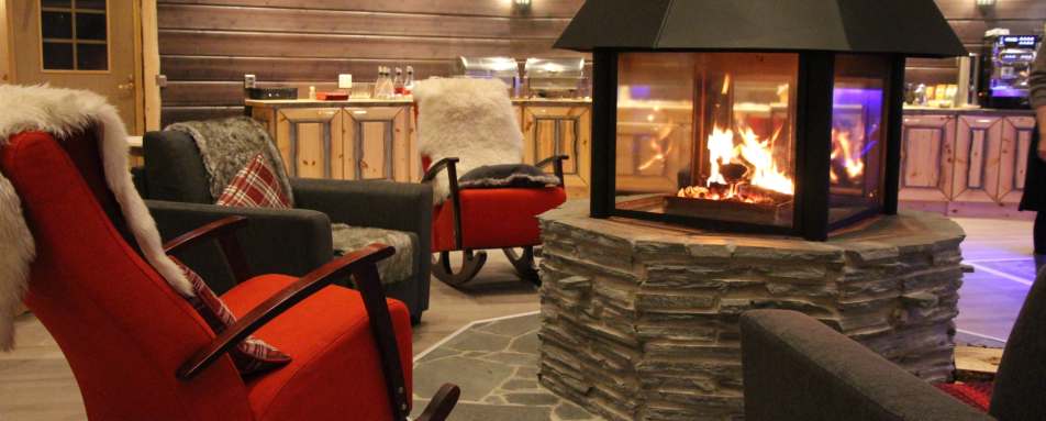 Restaurant and bar area 