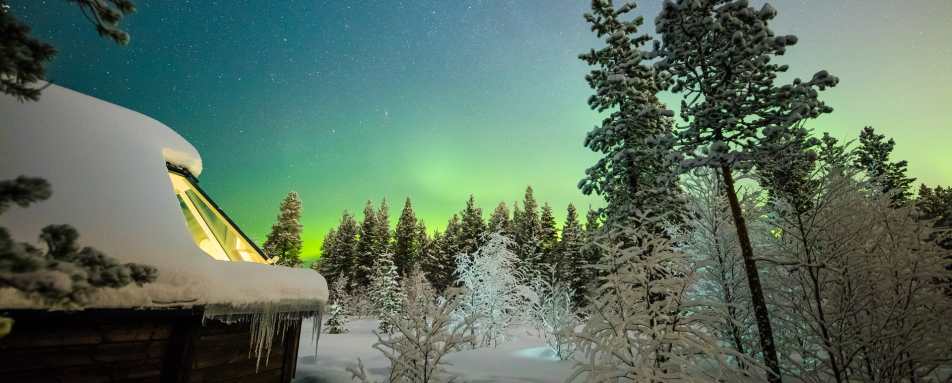 Cabin with Northern Lights 