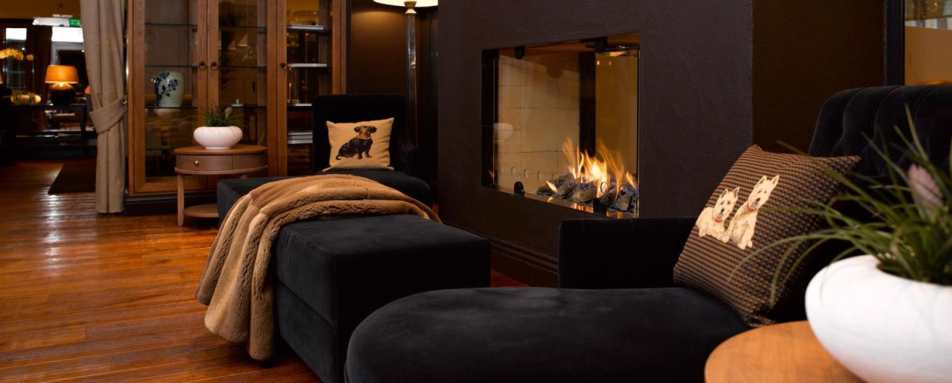 Fireplace in the bar 