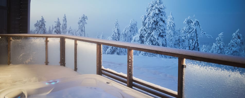 TerraceJacuzziWinter 