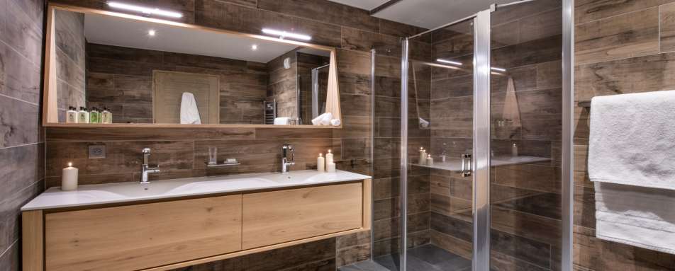 Mammoth Lodge - En-suite Bathroom 