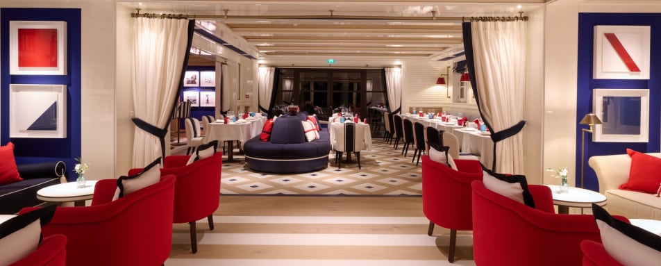 AREV Entrance by night 