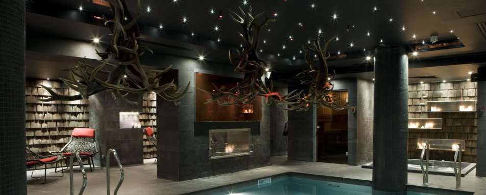 Pool Area - Avenue Lodge