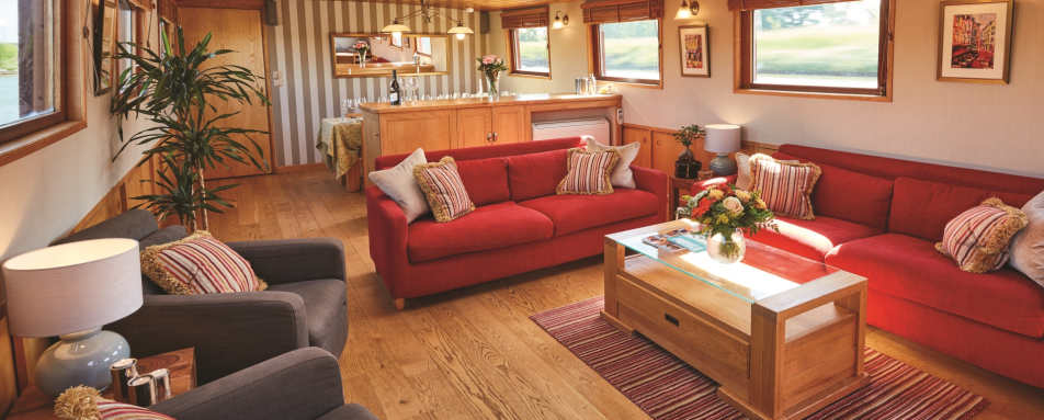 Hirondelle Guest Lounge - Belmond Afloat in France 