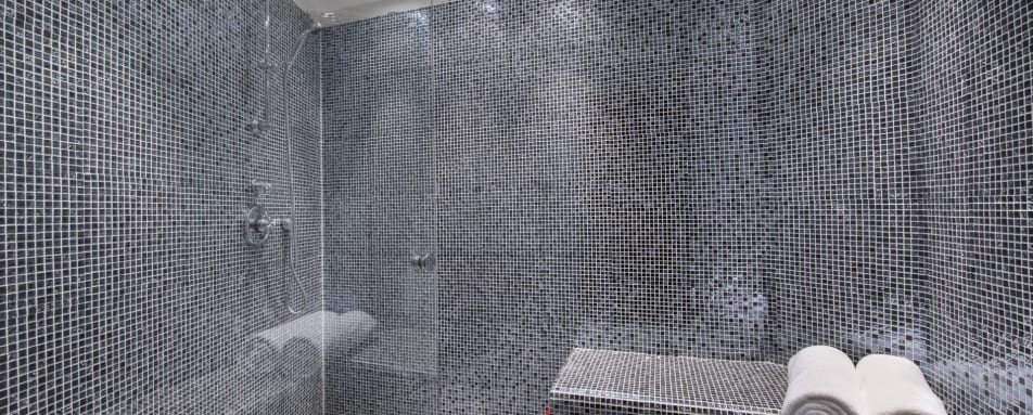 Steam room 