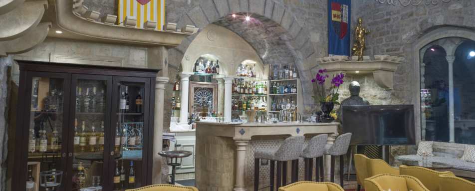 Main Bar 