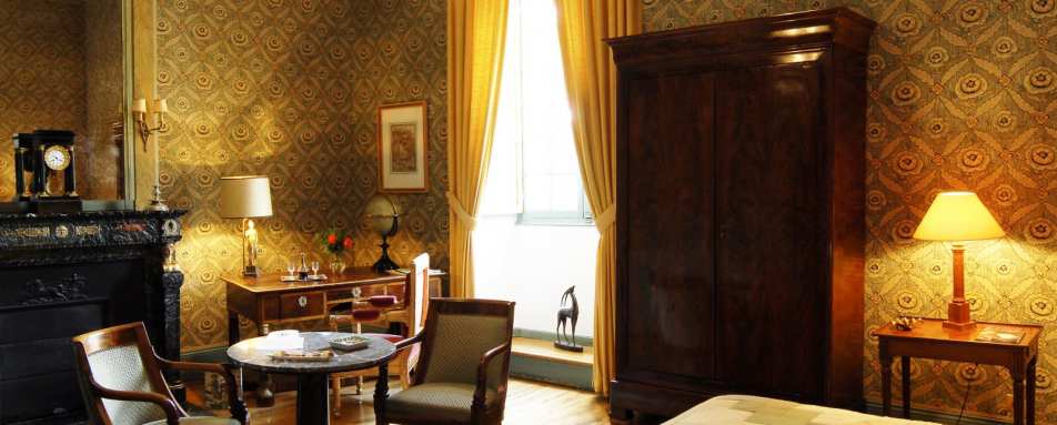 Empire Bedroom - Chateau de la Treyne