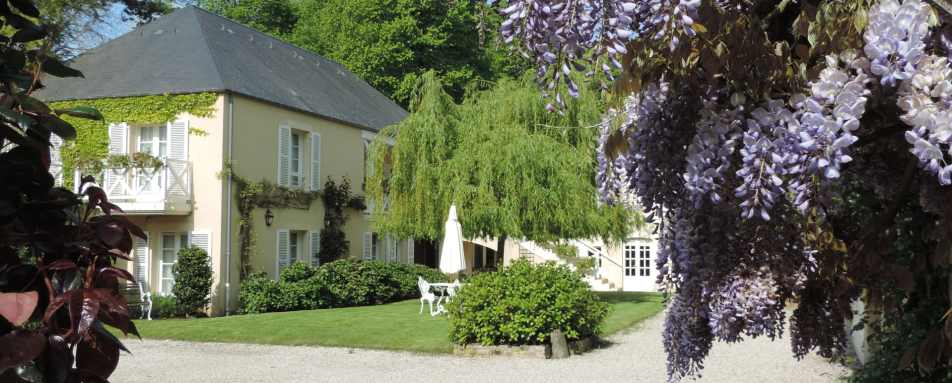 Chateau exterior - Chateau La Chenevière