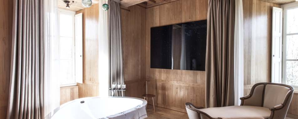 Signature Suite Bathroom 