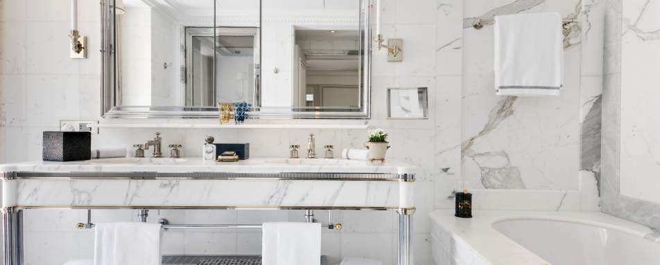 Premier Suite bathroom - Hotel de Crillon, A Rosewood Hotel