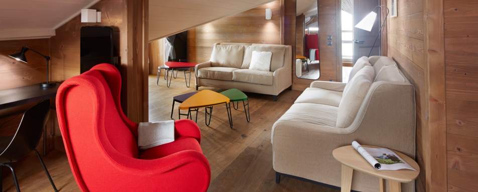 Suite - Living Space 