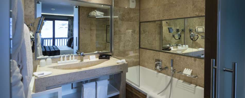 Luxury Suite bathroom -  Koh-I Nor