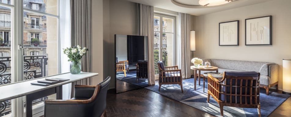 Deluxe Suite lounge area 