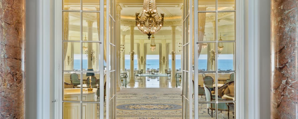 Lounge and La Rotonde entrance 