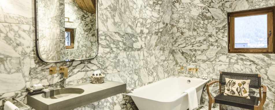 Junior Suite bathroom - La Mourra Hotel Village