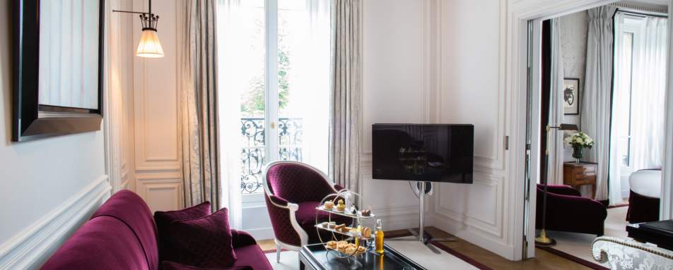 Suite lounge area - La Reserve Paris