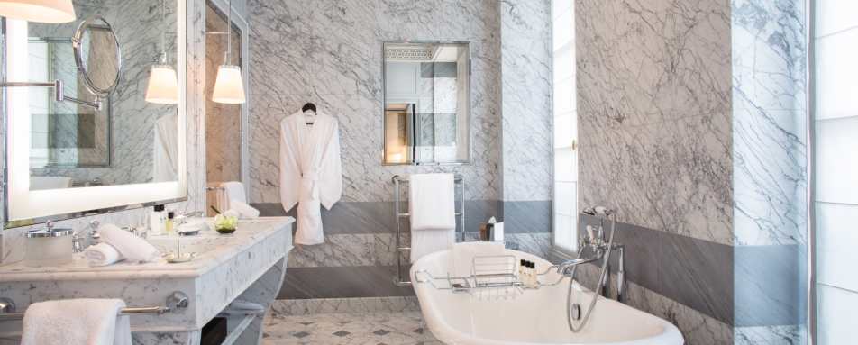 Suite bathroom - La Reserve Paris