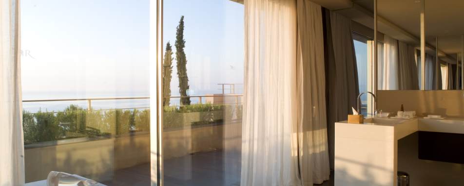 Bathroom view - La Reserve Ramatuelle