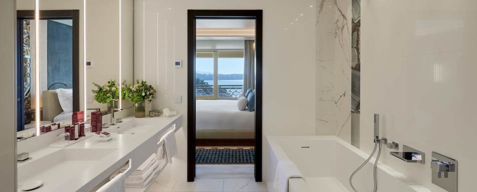 Diamond Suite Bathroom 
