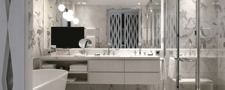 Simple Suite Bathroom 