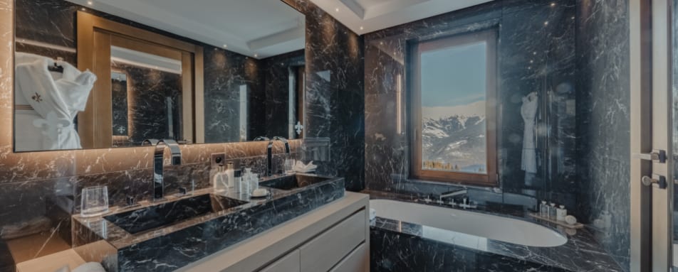 Grand residence bathroom 