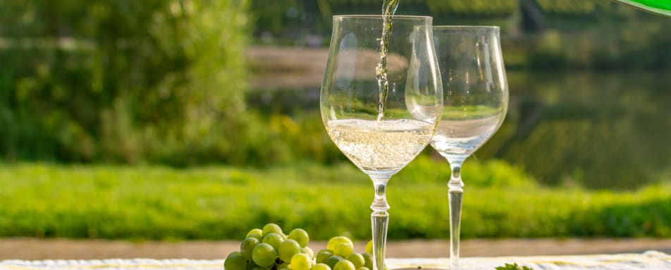 couple tastin white reistling 