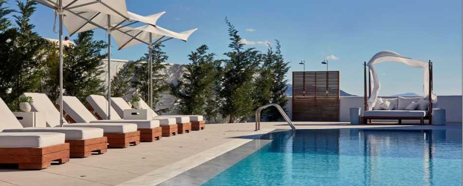 18 Grapes - Outside Pool Area 