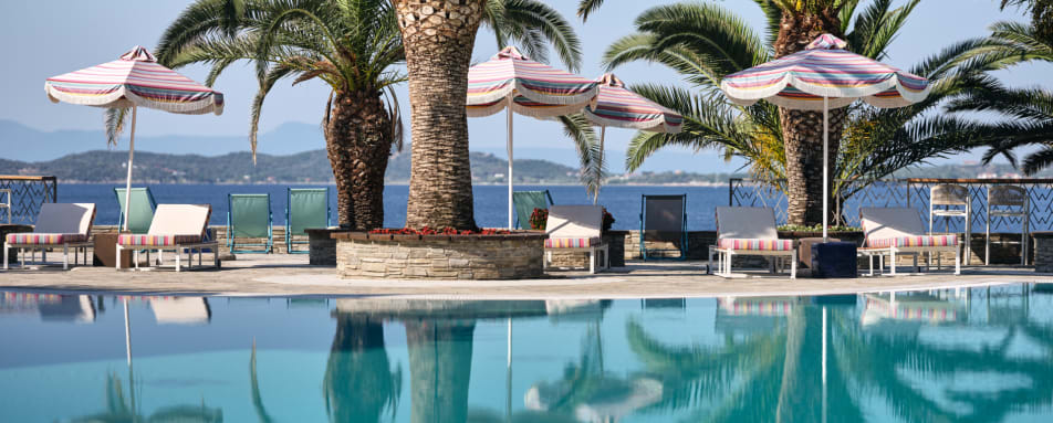 Eagles Palace Outdoor Poo 