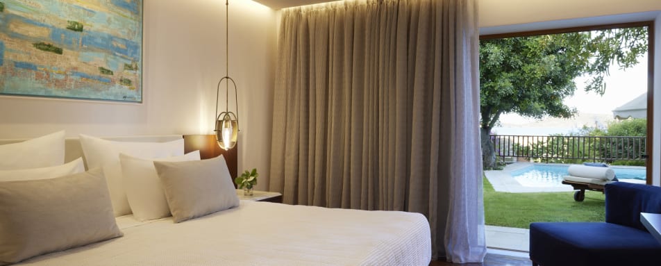 PeninsulaGrandVillasBedroom 