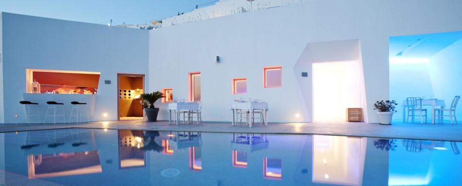 Infinity pool bar - Grace Santorini 
