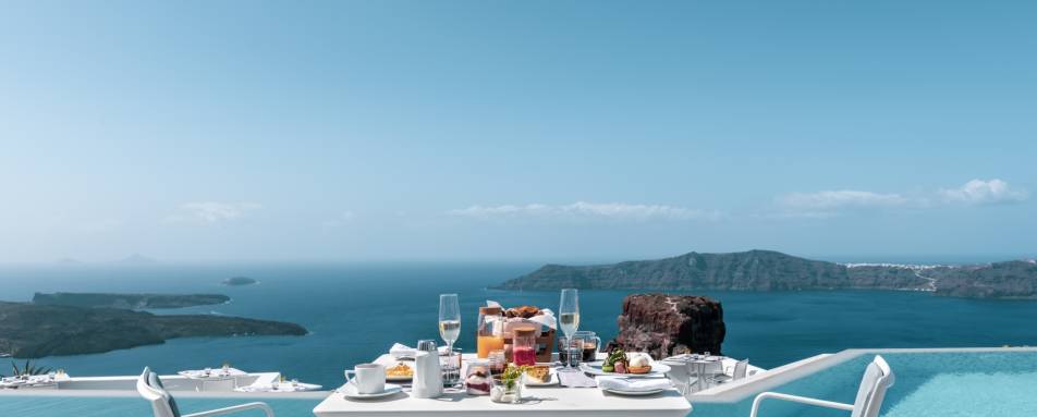 Alfresco dining - Grace Santorini 