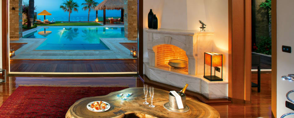  Royal Spa Villa - Living room 