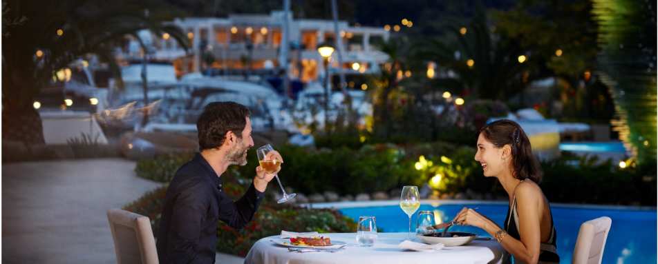 Dining - Sani Asterias