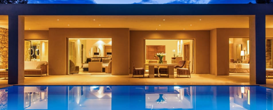 Three-Bedroom Deluxe Suite Private Pool Outside 