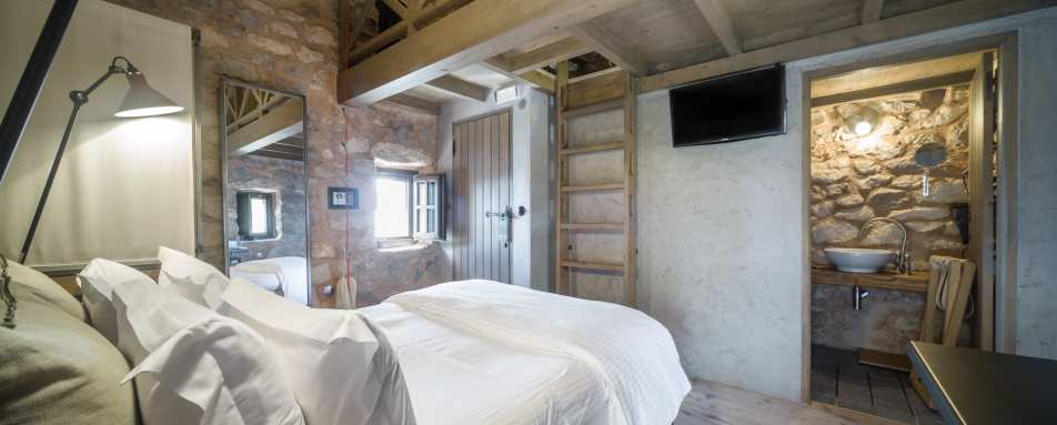 Master Suite - Tainaron Blue