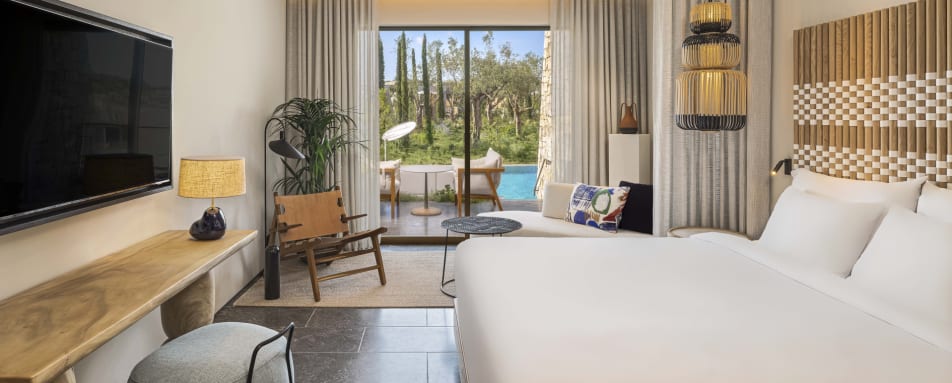 Fabulous Infinity swim up room 