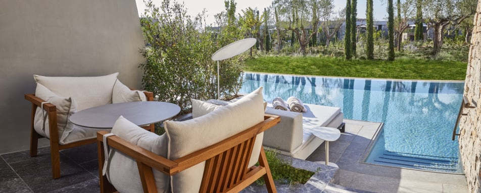 Fabulous Infinity swim up roomexterior 