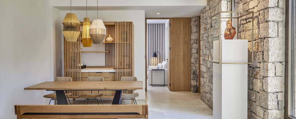  Beachfront Infinity Villadining area 