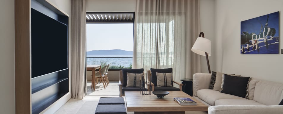 W Agora Bayfront Suites 