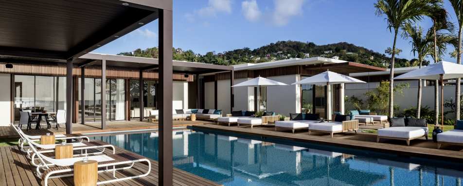 Beachfront Villa pool and deck