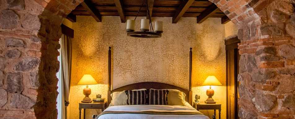 Los Caballeros - El Convento