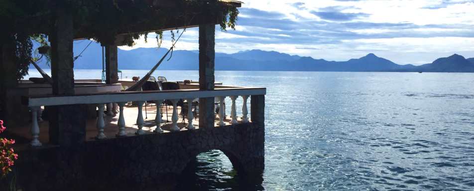 Relax by the lakeside - La Casa del Mundo 