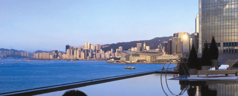 Outdoor swimming pool - Four Seasons 