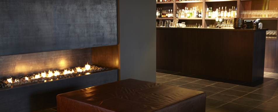 Bar and fireplace - Hotel Alda
