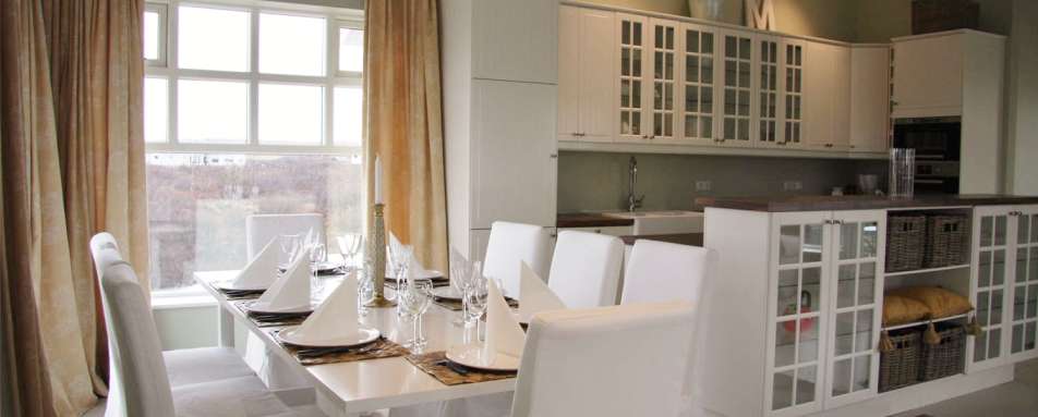 Deluxe Apartment - kitchen and dining room