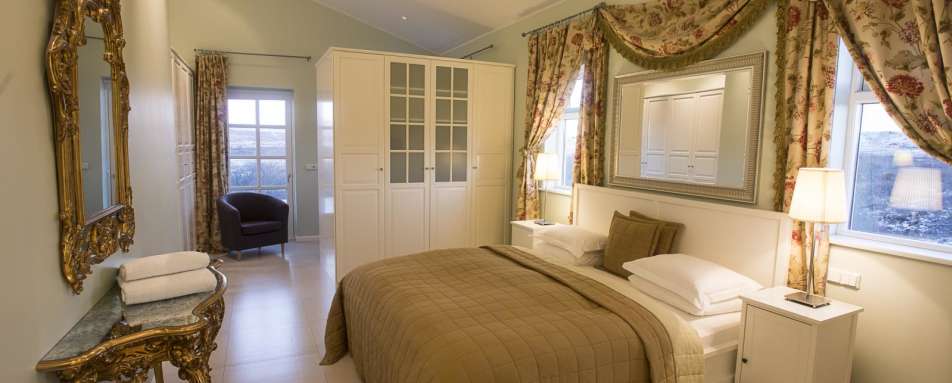 Deluxe Apartment - Master bedroom