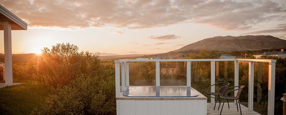 Hot tub at sunset - Hotel Grimsborgir