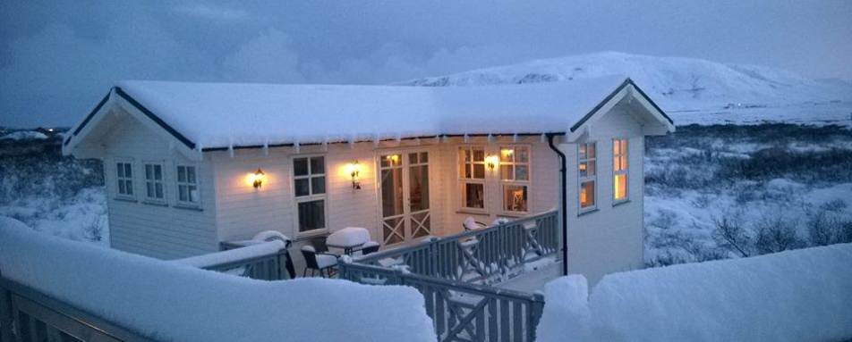 Cottage in Snow - Hotel Grimsborgir